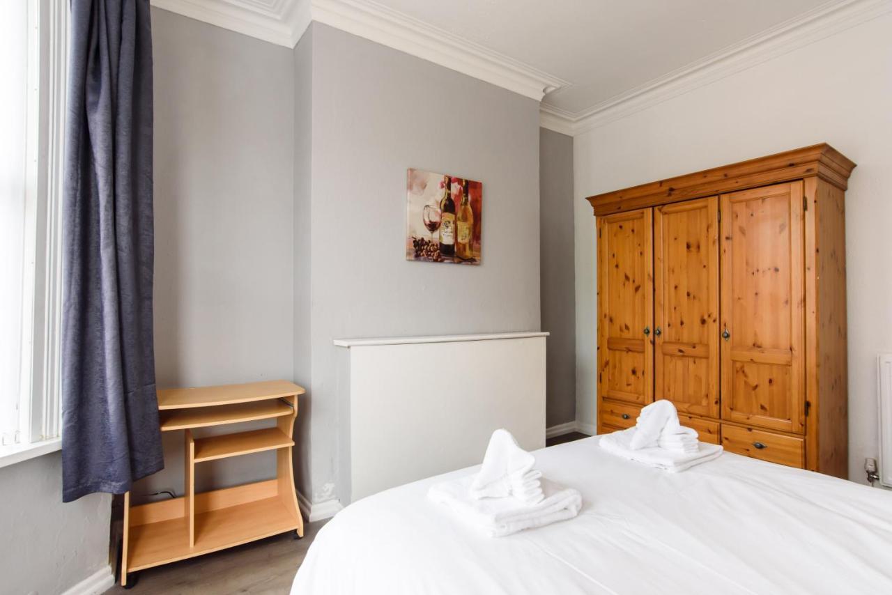 Handpost Lodge Newport  Buitenkant foto