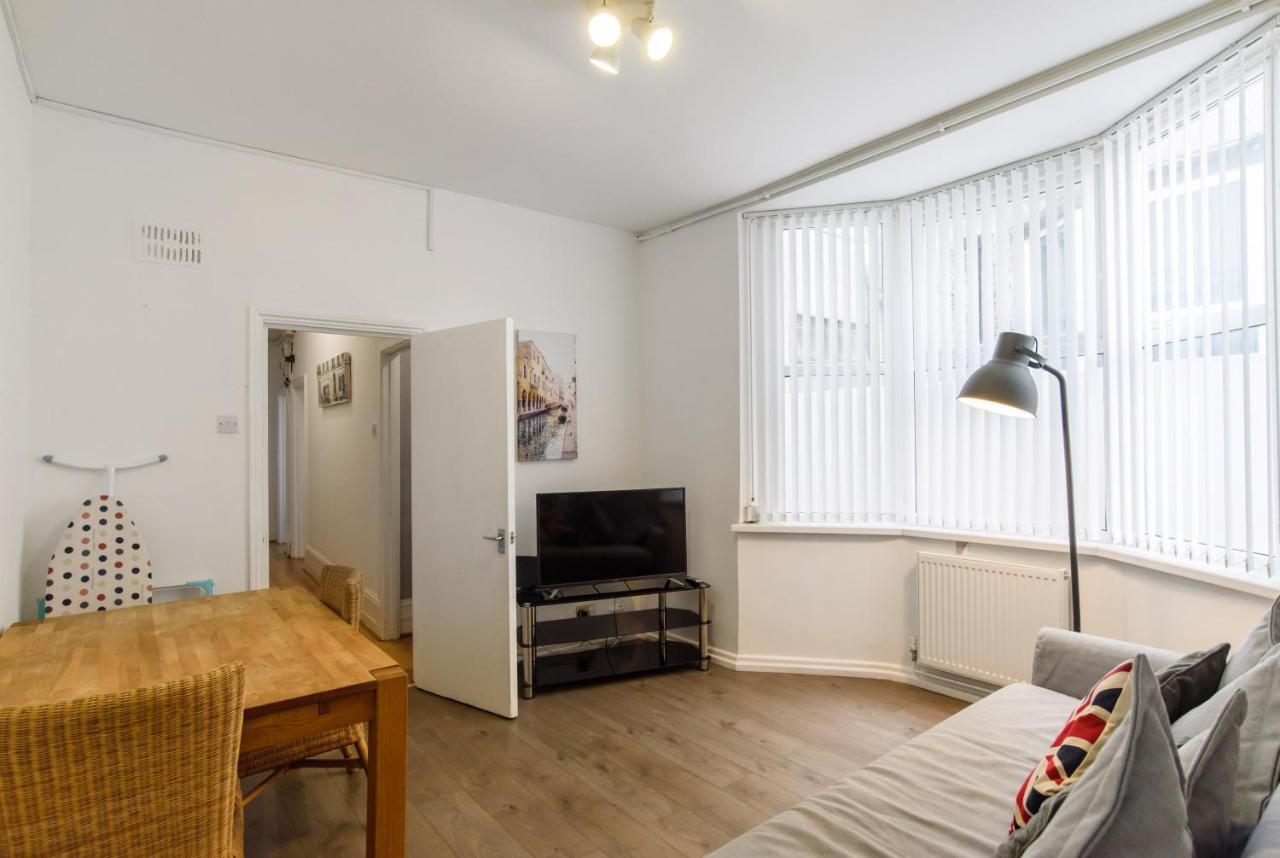 Handpost Lodge Newport  Buitenkant foto