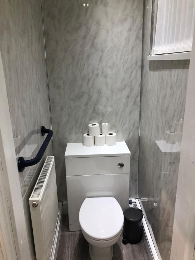 Handpost Lodge Newport  Buitenkant foto